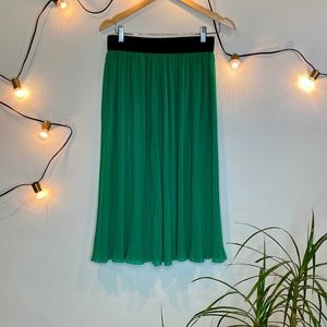 Forever 21 | Green Pleated Chiffon Midi Skirt